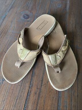Sperry size 9 Seafish gold and tan sandals